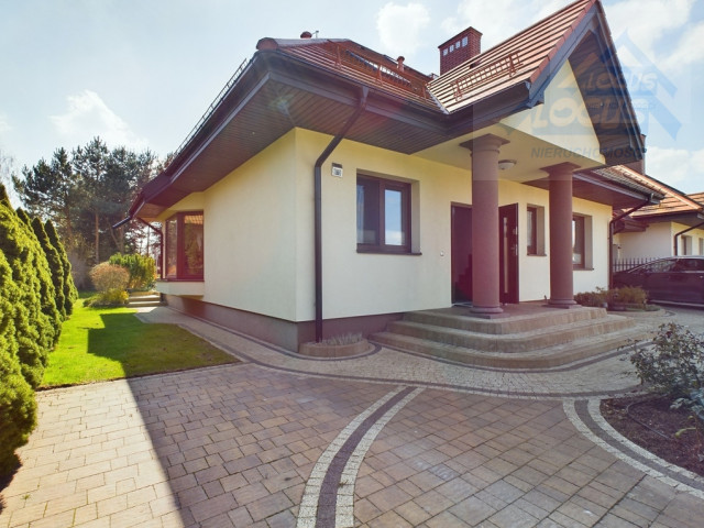 Sprzedam dom 197/700 m2 Dąbrowa Chotomowska